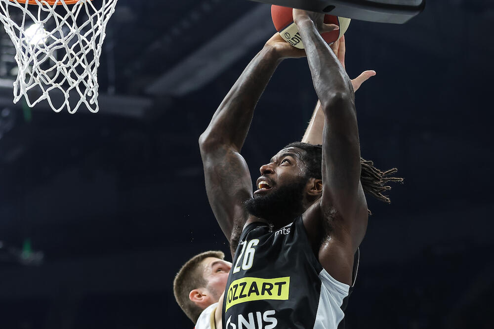 NAVIJAČI ZVEZDE BESNI ZBOG LESORA: Pre moćnog zakucavanja bio 7 sekundi u reketu! (VIDEO)