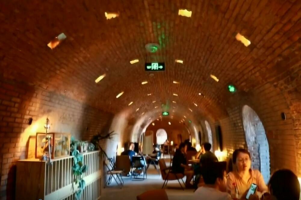 NOVI POPULARNI TREND: Tematski kafići cvetaju širom Kine! (VIDEO)