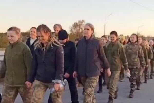 OSLOBOĐENO 108 UKRAJINKI U RAZMENI ZATVORENIKA SA RUSIJOM: Desetine zarobljene u Mariupolju, potresne SCENE (VIDEO)