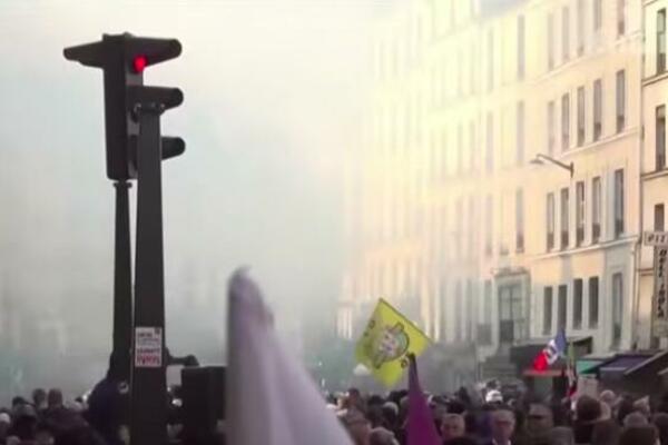 ŠTRAJKOVI ŠIROM FRANCUSKE: Radnici REVOLTIRANI, traže POVEĆANJE PLATA zbog visoke INFLACIJE! (VIDEO)