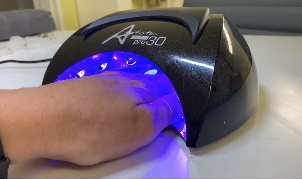 Manikir, Nokti, Uv lampa