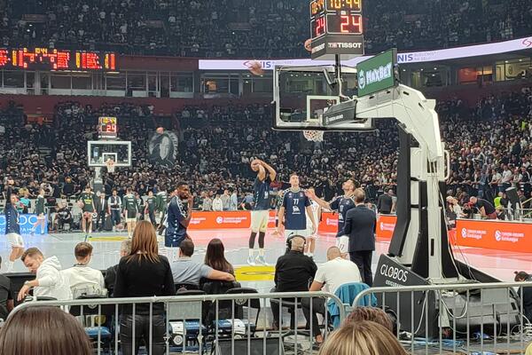ARENA EKSPLODIRALA! Fudbaleri bodre košarkaše Partizana protiv Olimpije iz Milana za prvi trijumf u EL!