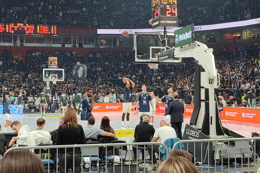ARENA EKSPLODIRALA! Fudbaleri bodre košarkaše Partizana protiv Olimpije iz Milana za prvi trijumf u EL!