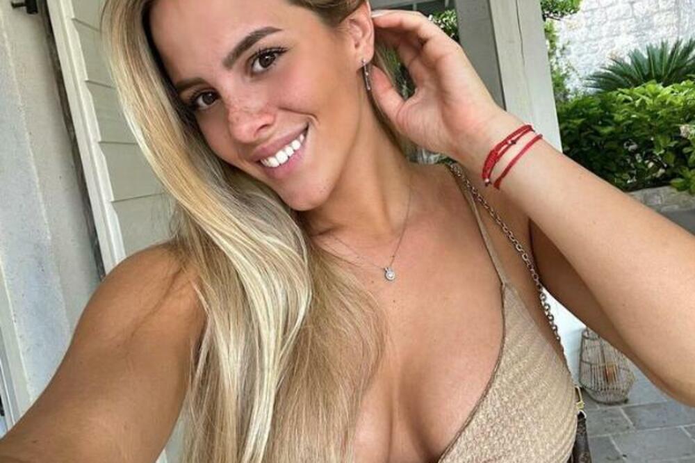 KAO MILION DOLARA, MAMI UZDAHE! Milica je NAJLEPŠA srpska odbojkašica, ali VATRENA dama nije igrala na SP (FOTO)