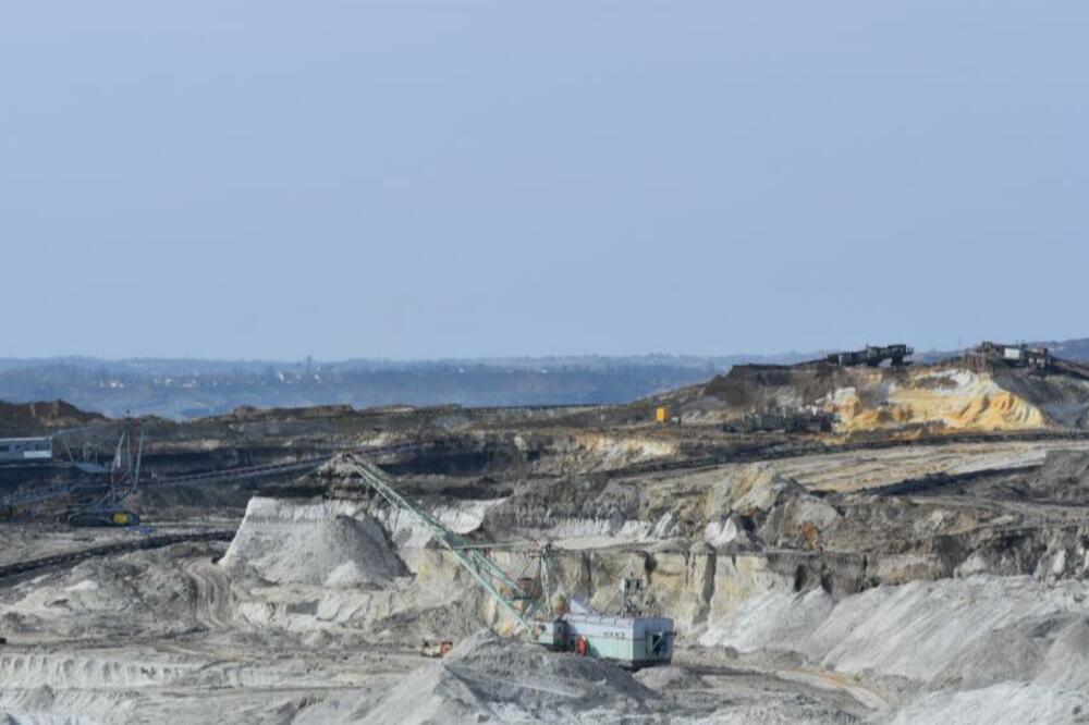 ZAUSTAVLJENA PROIZVODNJA BAGERA "GLODAR 7" KOJI RADI NA OTKOPAVANJU UGLJA: Oglasio se EPS o havariji NA KOPU
