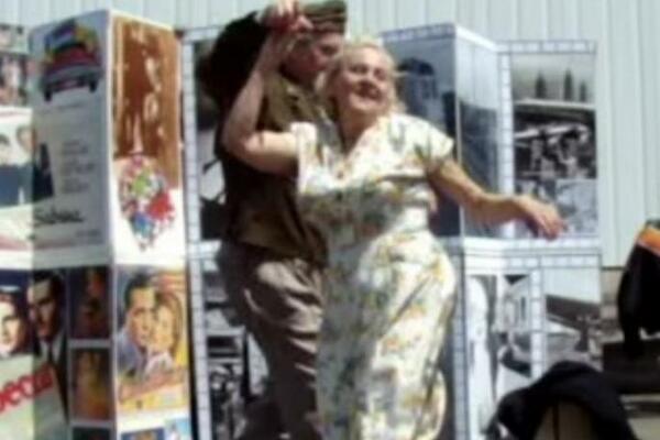 ZBOG ONOGA ŠTO RADE, O BAKI I DEKI BRUJI CELA PLANETA: I vi kad vidite, iznenadićete se, KAPA DOLE (VIDEO)