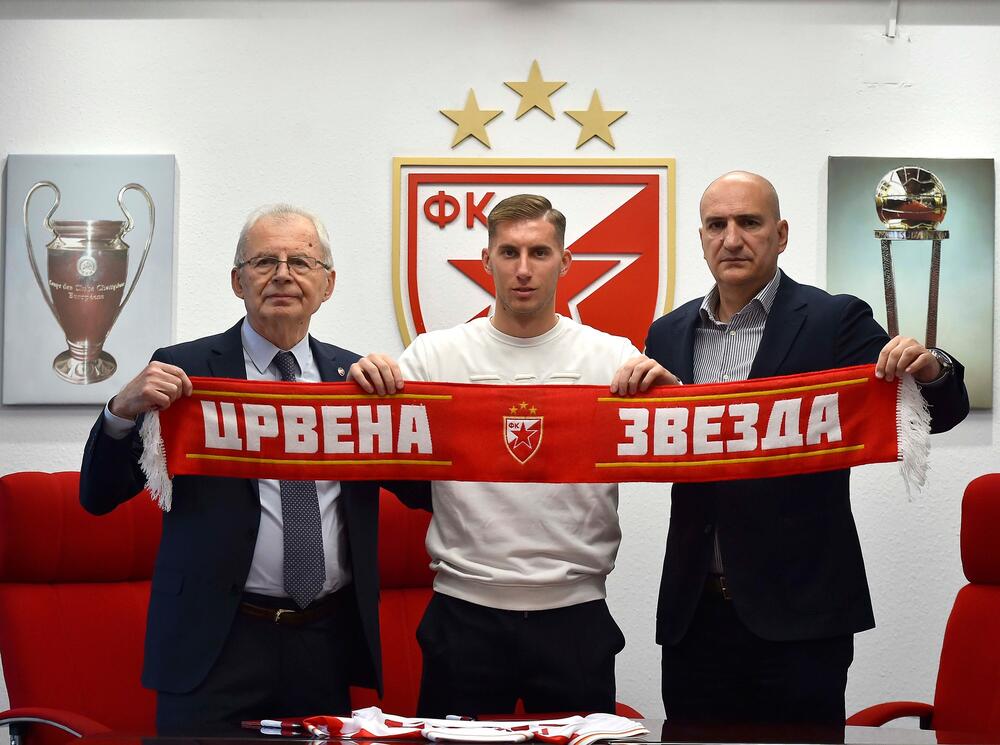 Predsednik Mijailović, Veljko Nikolić i sportski direktor Mirkela