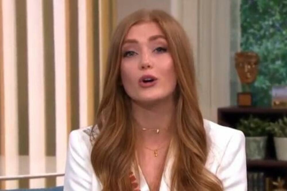 "TUKLI SU ME, VREĐALI I PLJUVALI": A danas o SVET BRUJI O NJOJ, evo i ZBOG ČEGA (FOTO)