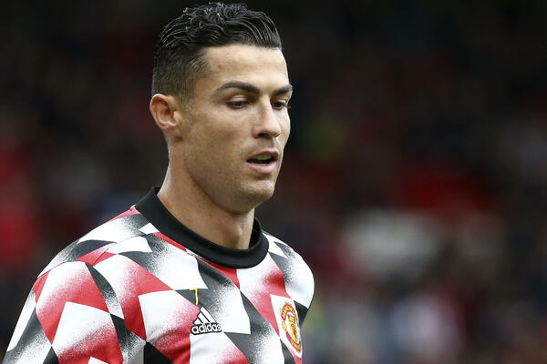 SRAMOTAN POTEZ KRISTIJANA RONALDA: Legendarni Portugalac dotakao DNO (VIDEO)