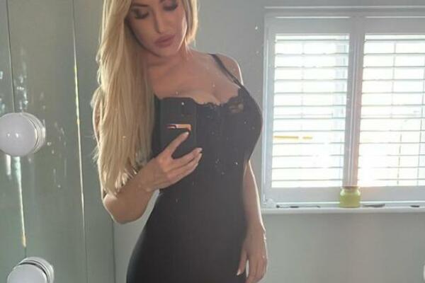 "MOJE GRUDI SU TOLIKO VELIKE DA SAME ZATRUBE": Vatrena voditeljka se zbog SVOG BUJNOG POPRSJA NASMRT UPLAŠI (FOTO)