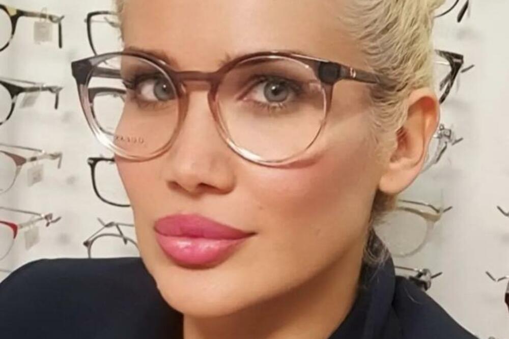 SRPSKA VODITELJKA SE SLIKALA ZA PLEJBOJ! Reakcija njenog muža se i dan danas prepričava, ona na sve to izjavila...