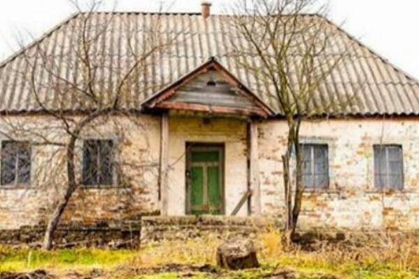 UŠAO JE U NAPUŠTENU KUĆU U KOJOJ NIKO NIJE BIO 30 GODINA: Kada je video šta je unutra, sledio se u mestu! (FOTO)