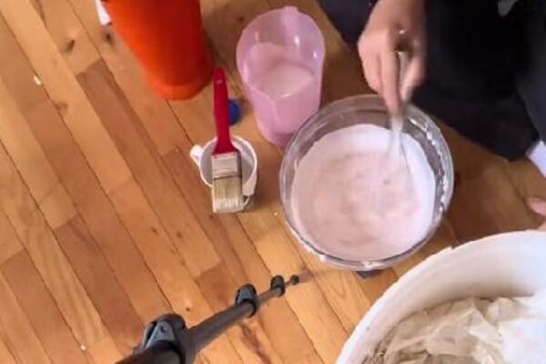 NEMA POTREBE DA KREČITE IAKO SU VAM ZIDOVI PRLJAVI: Pospite ovo i biće ČISTI KAO SUZA, skida i DEČIJE FLEKE