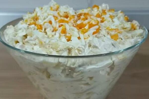 PORED NJE ZABORAVIĆETE NA RUSKU I MIMOZU: Ova KREMASTA SALATA će postati omiljena na SLAVSKOJ TRPEZI (RECEPT)