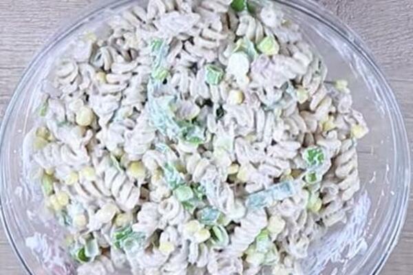 EVO ODLIČNOG PREDJELA ZA POSNU SLAVU: Domaćice, ovu SALATU SA TUNJEVINOM će gosti smazati očas posla