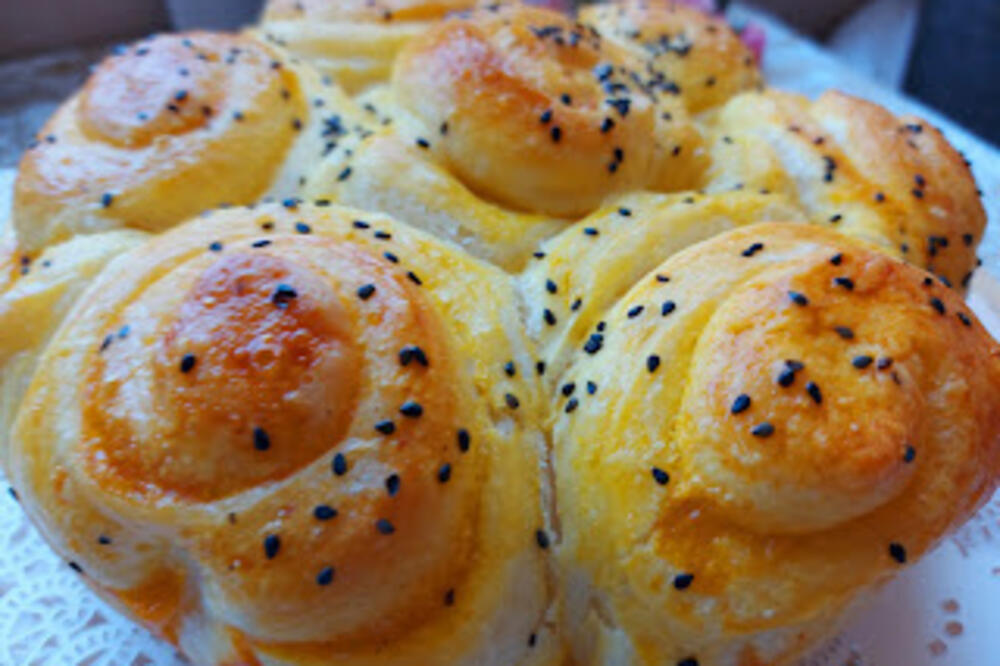 MRSNI SLAVSKI KOLAČ KOJI SE TOPI U USTIMA: Priprema je nikad LAKŠA, gosti će odlepiti za njim (VIDEO)