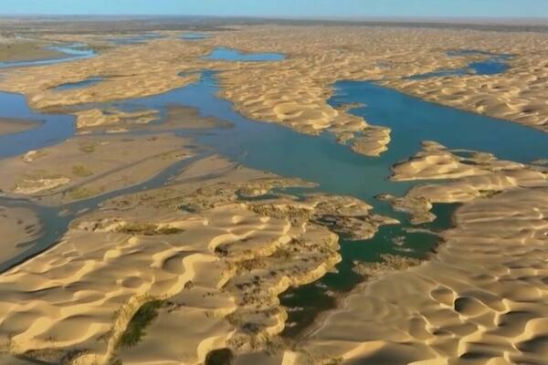NAJVEĆA KOLIČINA VODE U RECI TARIM: Jezera u pustinji Takla Makanu! VIDEO