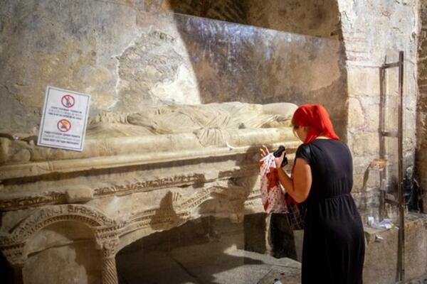 USLIKAN GROB SVETOG NIKOLE! Poznato i gde se NALAZI, ZAPANJUJUĆE OTKRIĆE (FOTO)