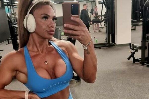 IZAŠLA SLIKA MEDICINSKE SESTRE BEZ UNIFORME! Ništa slično nećete videti (FOTO)