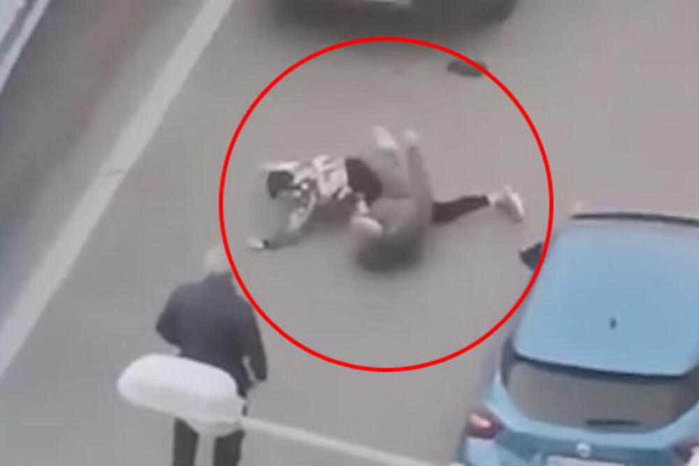 MARISANJE NASRED ULICE U ŽARKOVU: Prolaznici u NEVERICI gledali MUŠKARCE u SKANDALOZNOM KLINČU! (VIDEO)