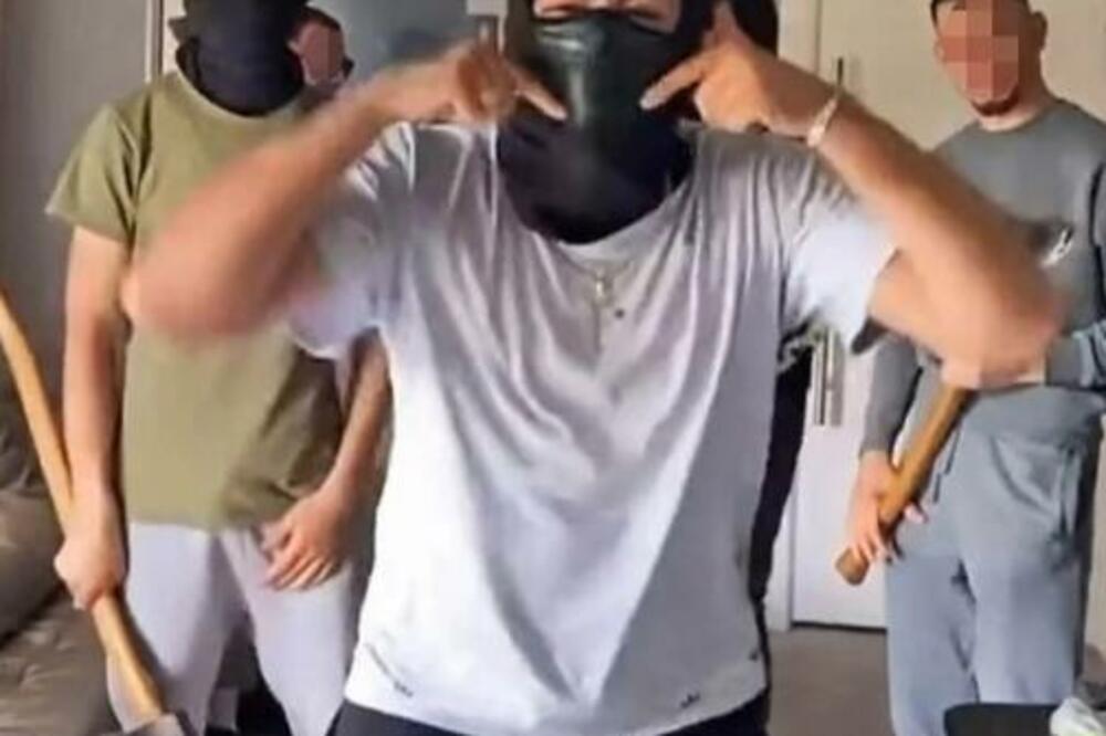 ALBANSKI GANGSTERI U BRITANIJI DILUJU, PREBIJAJU I MUČE: Sve snimaju, pa "KAČE" na DRUŠTVENE MREŽE! (FOTO)