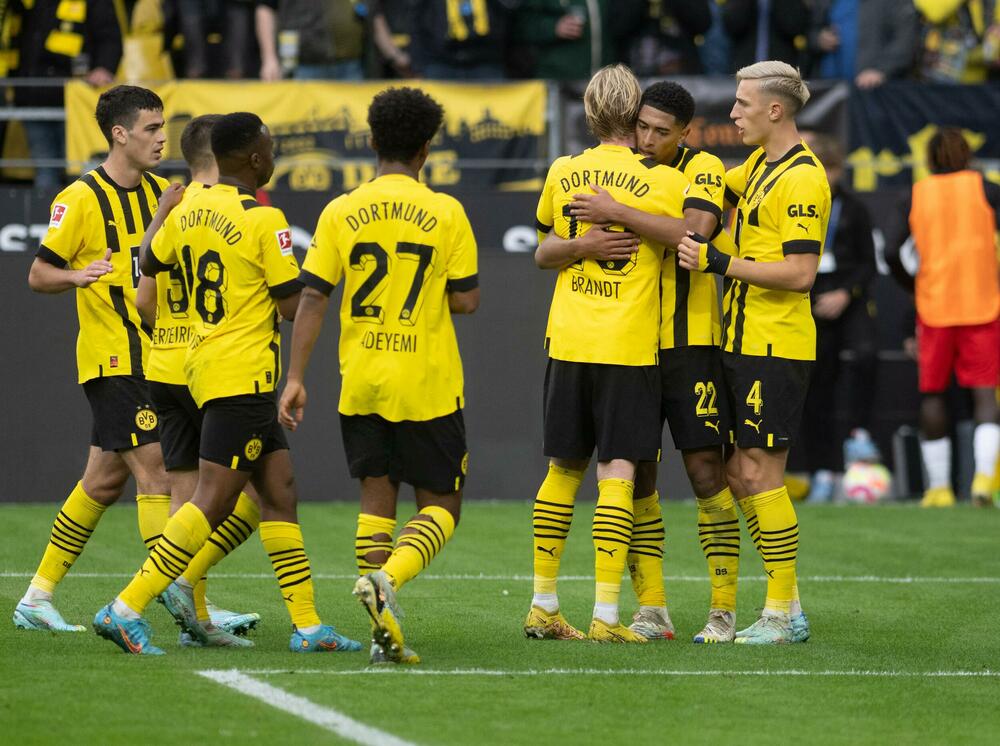 Džud Belingem u drušstvu saigrača iz Borusije Dortmund