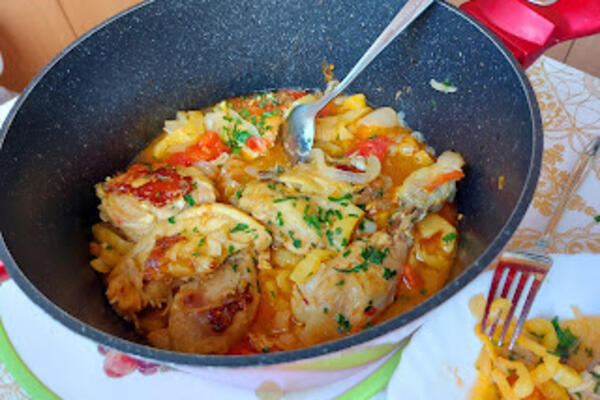 OVO JELO ĆETE OBOŽAVATI, IMA I ZA MOČU: Napravite BEĆAR PAPRIKAŠ sa PILETINOM po NAJBOLJEM bakinom RECEPTU!