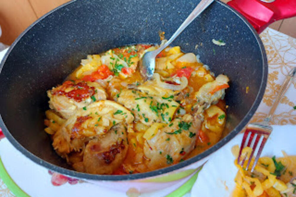 OVO JELO ĆETE OBOŽAVATI, IMA I ZA MOČU: Napravite BEĆAR PAPRIKAŠ sa PILETINOM po NAJBOLJEM bakinom RECEPTU!