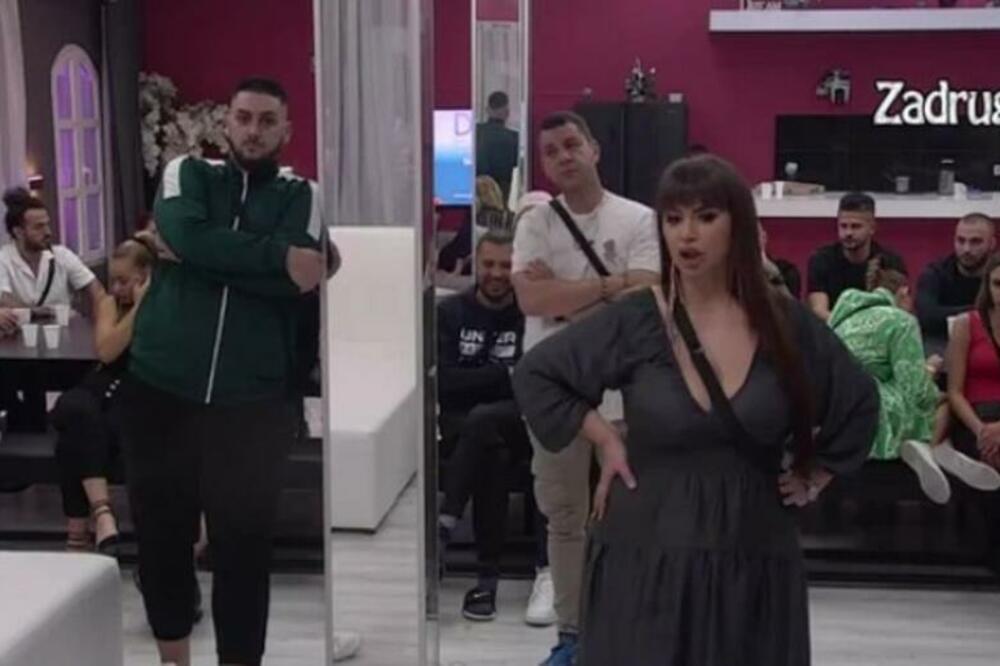 MALO RASKIDAJU, MALO SE MIRE: Miljana ne može da se ODLUČI, SVI MUŠKARCI JE ŽELE