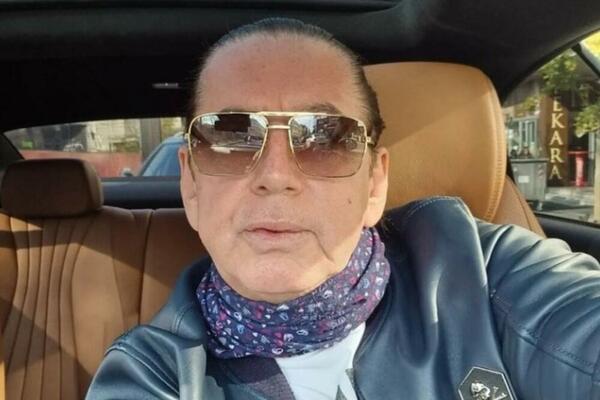 JAŠAR AHMEDOVSKI MIKROFON ZAMENIO TEGOVIMA U TERETANI: Folker spreman da NAPUCA MIŠIĆE do leta FOTO