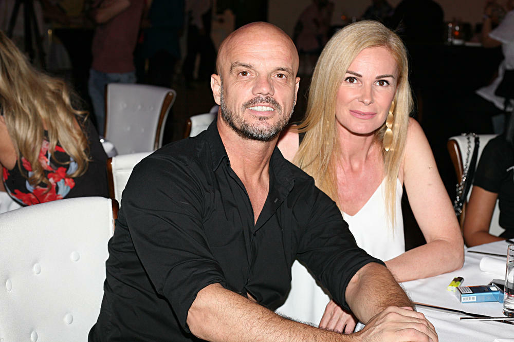 Bomba vest! Ćerku našeg pevača zaposlili u Ministarstvu spoljnih poslova! Evo ko je lepa Ivana