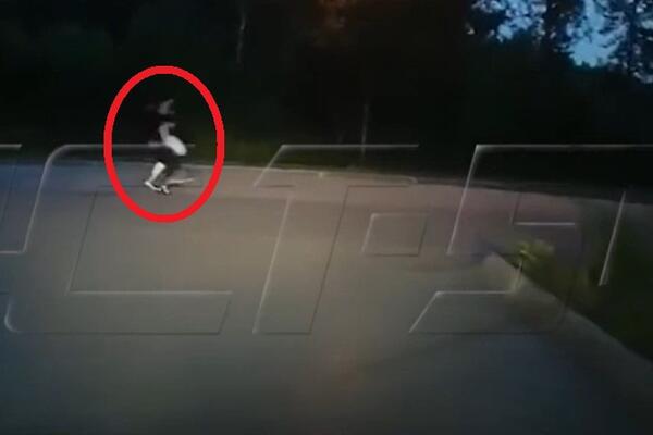 SNIMAK KOJI SLEDI NIJE POGODAN ZA MLAĐE OD 18 GODINA: Devojka trči da se spase, muškarac je bode svuda po telu