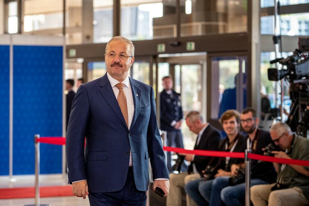 RUMUNSKI MINISTAR ODBRANE PODNEO OSTAVKU: Sukobio se sa predsednikom oko OVOGA!