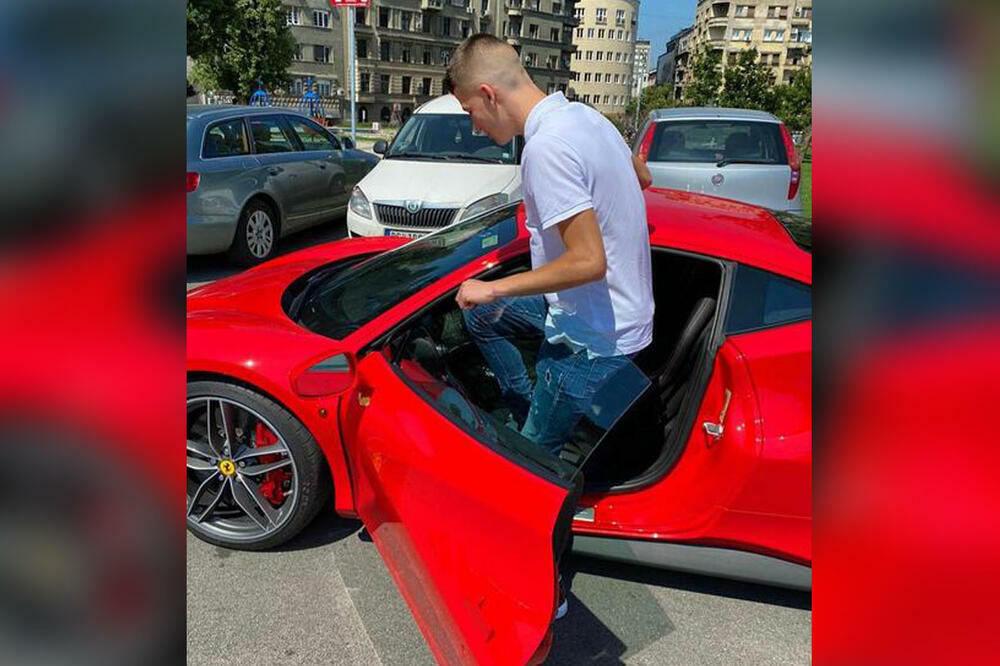 JUTJUBER OBJAVIO SNIMAK IZ BOLNIČKOG KREVETA: Prikovan za krevet, OBMANUO NACIJU