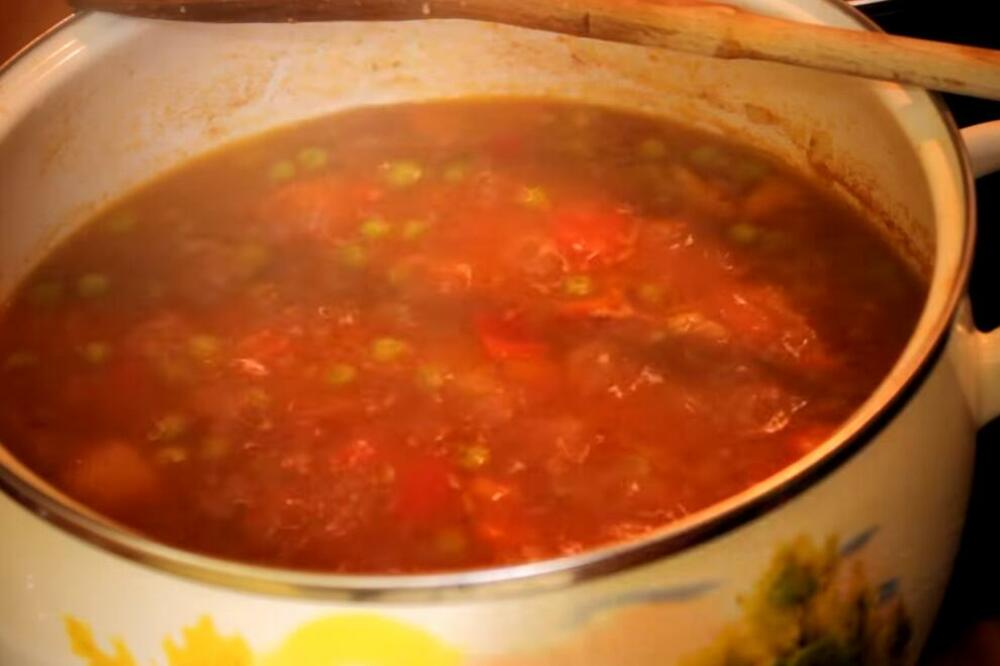 JEFTIN OBROK ZA CELU PORODICU: Domaćinski recept za SEOSKI LONAC, jednostavna priprema, a ostaće ručak i za SUTRA!