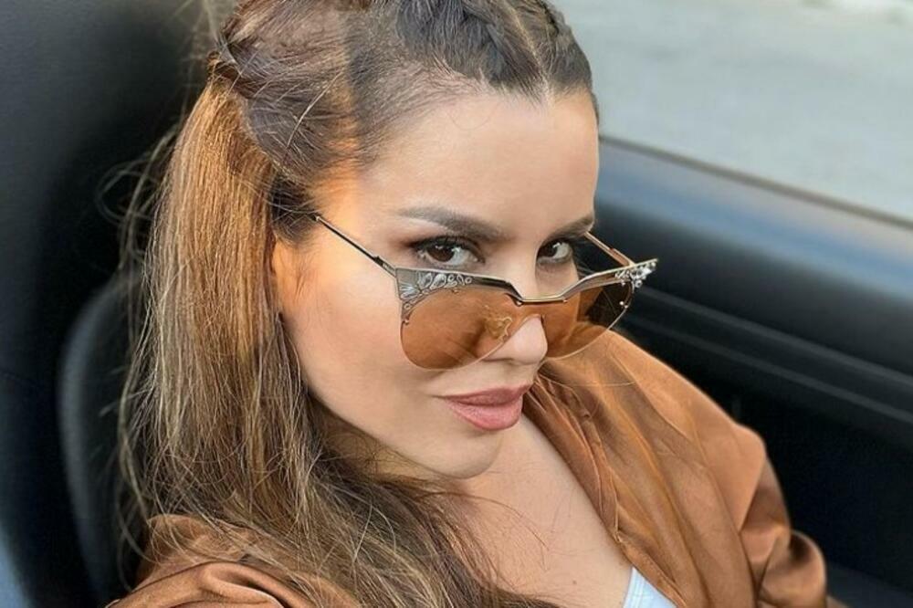 ALIS ADAKTAR IZGUBILA BEBU: Adamova majka sve rastužila objavom: "Prinove NEĆE BITI" Tužne vesti!