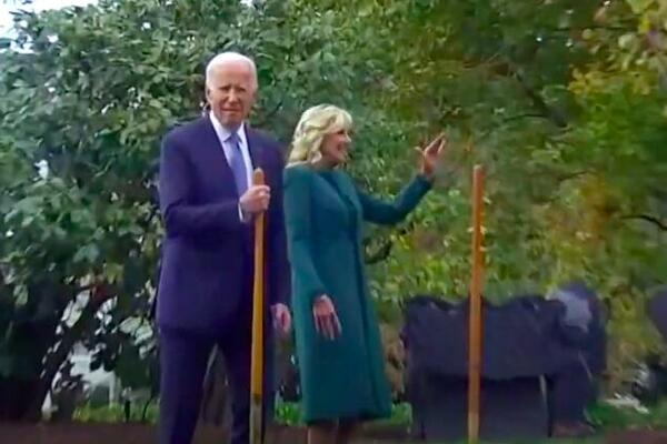 BAJDEN SE PONOVO POGUBIO, OPET NE ZNA ŠTA RADI: Američki predsednik ZBUNJEN, kamere sve SNIMILE! (VIDEO)