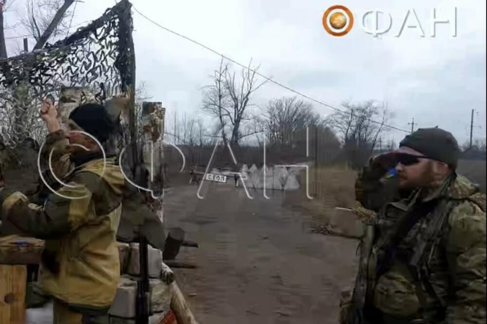 RUSI SU PRONAŠLI ŠOK SNIMAK UKRAJINSKIH VOJNIKA: Da li je moguće da OVO RADE, sve se vidi (VIDEO)