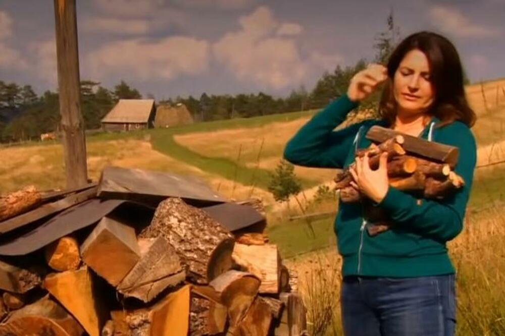 BRANKA PUJIĆ PRVI PUT SKROZ BEZ ŠMINKE: Javnost komentariše NJEN IZGLED, evo kako stvarno izgleda (FOTO)