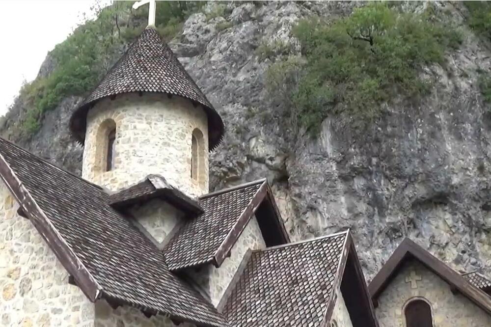 OVAKVA ČUDA SE NI NA OSTROGU NE DEŠAVAJU: Mnogi tvrde da u SRPSKOJ SVETINJI slepi progledaju, a nerotkinje rađaju