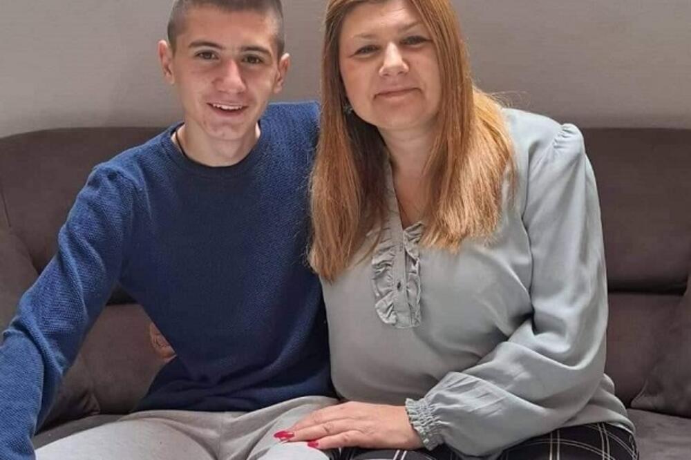 NEMANJA IMA NAJVEĆE SRCE U ČAČKU: Odvajao od džeparca da kupi AUTIĆE kako bi pomogao BOLESNOJ DECI! (FOTO)