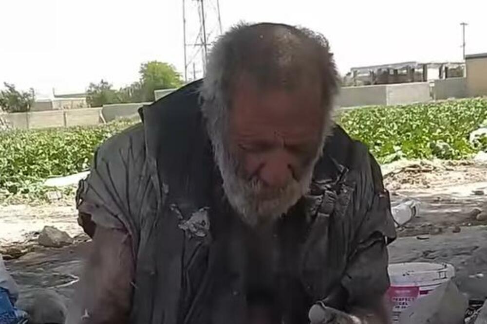 NAJPRLJAVIJI ČOVEK NA SVETU SE NIJE KUPAO SKORO 7 DECENIJA: Razlog je neverovatan, a tek da vidite šta je pušio!