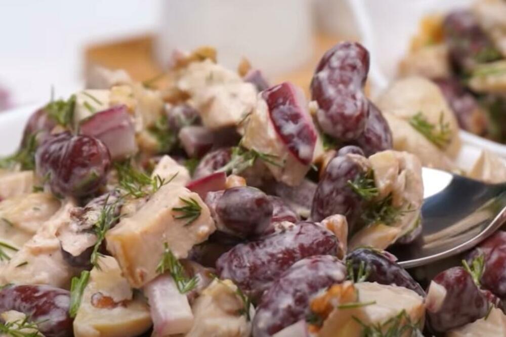 SALATA SA PILETINOM I PASULJEM: Kremastija od ruske, a CAKA je u mariniranom luku, obavezna je na SRPSKIM SLAVAMA