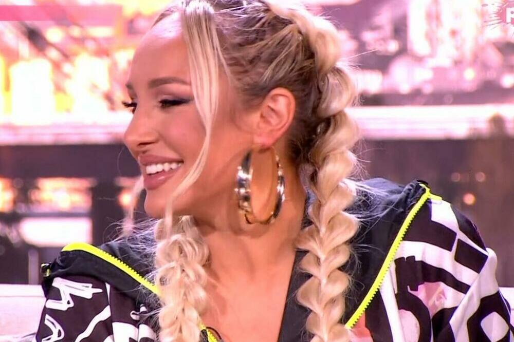 KAKVA BOGINJA! Pozirala u BIKINIJU, a TRUDUNIČKI STOMAK izazvao lavinu EMOCIJA: Da li je realno da je ovako lepa?