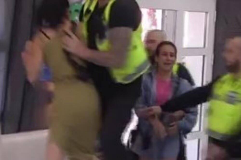 NEVIĐENA MAKLJAŽA U ZADRUZI: Prava ženska tuča, jedna završila MOKRA OD GLAVE DO PETE (VIDEO)