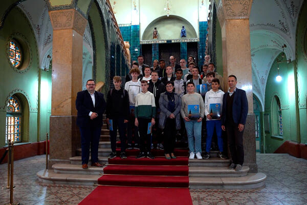 U PLAVOJ HALI GRADSKE KUĆE U SUBOTICI DANAS SU DODELJENE STIPENDIJE: 30 učenika dodatno motivisano (VIDEO)