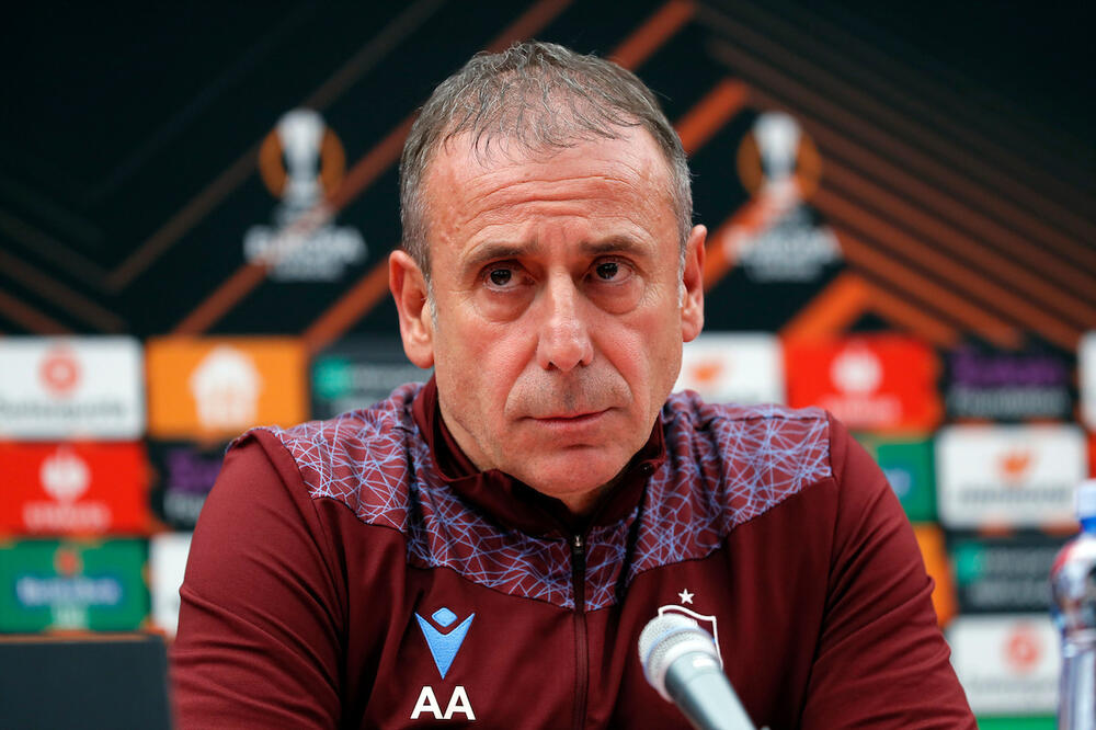 "ŽELIMO DA NASTAVIMO TAKMIČENJE U LIGI EVROPE"! Trener Trabzona veruje u tim posle poraza od Zvezde (FOTO)