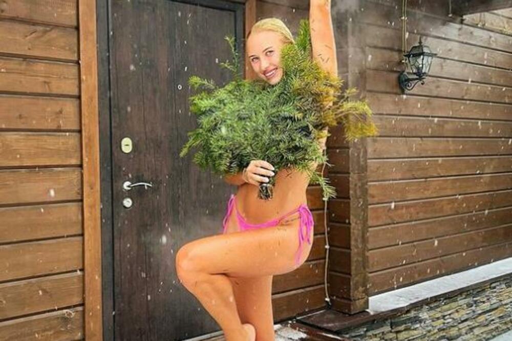 SKINULA POZNATA TENISERKA! Svi bulje u njeno BRUTALNO telo, a lajkuje i Karlos Alkaraz! (FOTO)