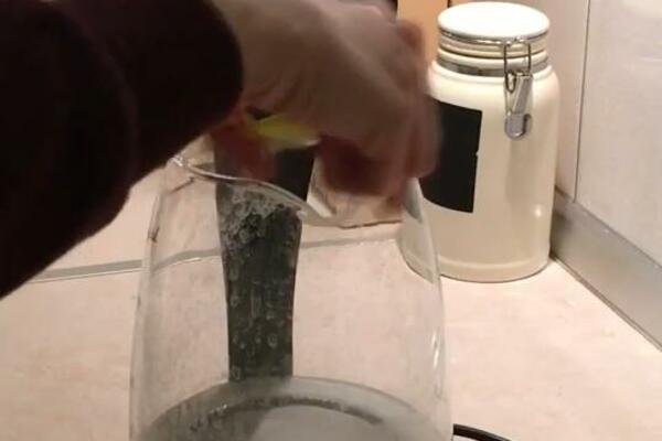 OČISTITE KUVALO OVIM SREDSTVOM I BLISTAĆE KAO NOVO: Nije SIRĆE, radi mnogo bolji posao