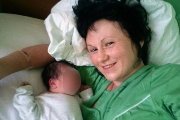 HOROR SCENA U SRBIJI, GOREO GROB MALENE PETRE KOJU JE UBIO OTAC: Majka očajna, IMA SAMO JEDNU JEDINU MOLBU! (FOTO)